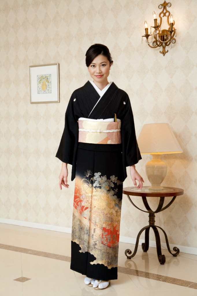 SOMM030｜黒留袖(金彩御所解図)11号（M）｜留袖レンタル 和匠