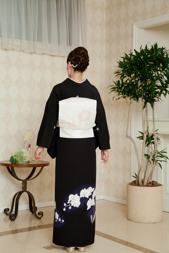 ☆☆ ☆ Kei ☆。.:＊・゜☆☆留袖　黒留袖　胡蝶蘭　正絹 黒留袖 レンタル おすすめ 胡蝶蘭 Mサイズ 緑胡蝶蘭 正絹 留袖