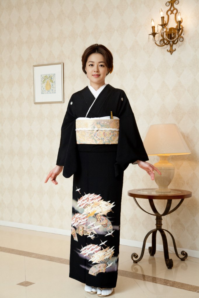 黒留袖 鶴と金色の模様 高級品